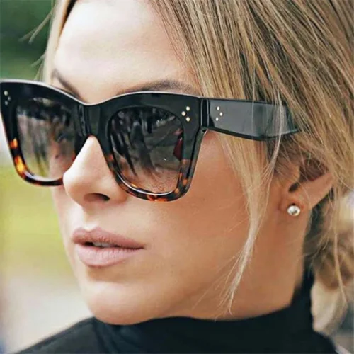 Luxury Rectangle Sunglasses Women Brand Designer PC Frame Gradient Lens Classic Rivet Shades