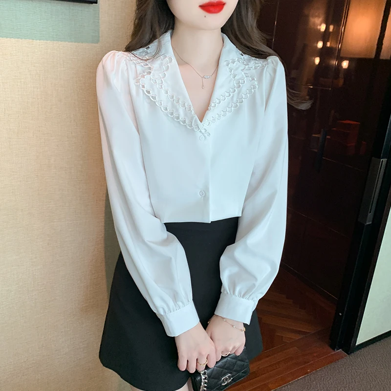 Elegant and Versatile Women’s Button-Down Shirt Fashionable Ladies’ blouses for Smart Casual Look Perfect for Work and Weekend